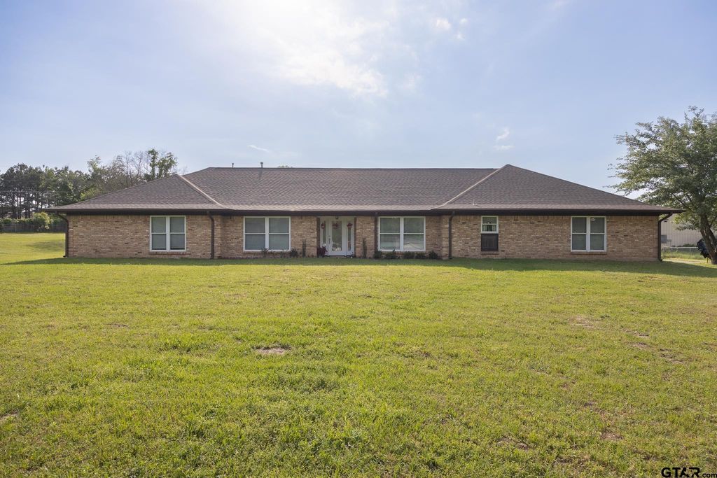 2201 Ridgley Drive, Flint, TX 75762