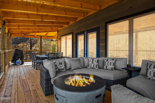 2247 Headrick Lead, Sevierville, TN 37862