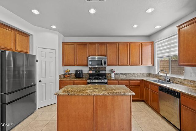 2728 Hornbeam Road, Palmdale, CA 93551