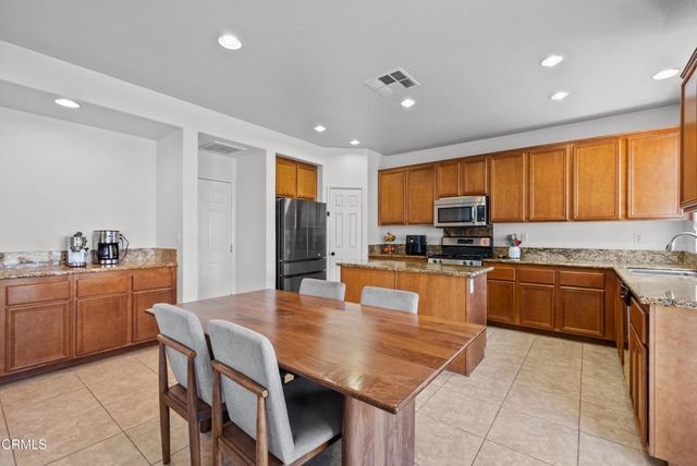 2728 Hornbeam Road, Palmdale, CA 93551