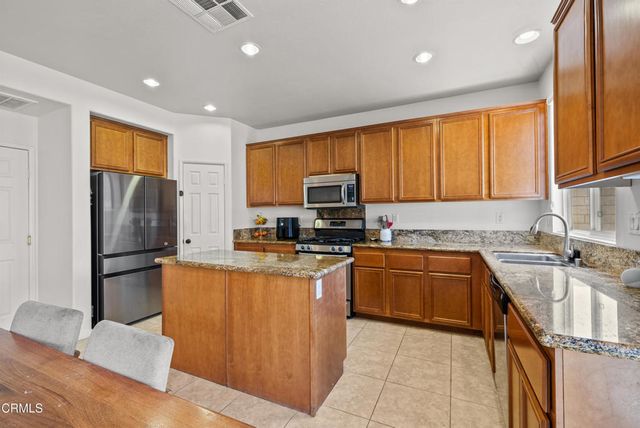 2728 Hornbeam Road, Palmdale, CA 93551