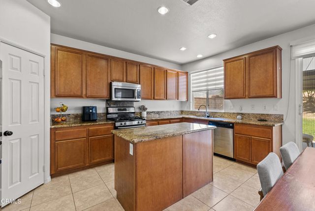 2728 Hornbeam Road, Palmdale, CA 93551