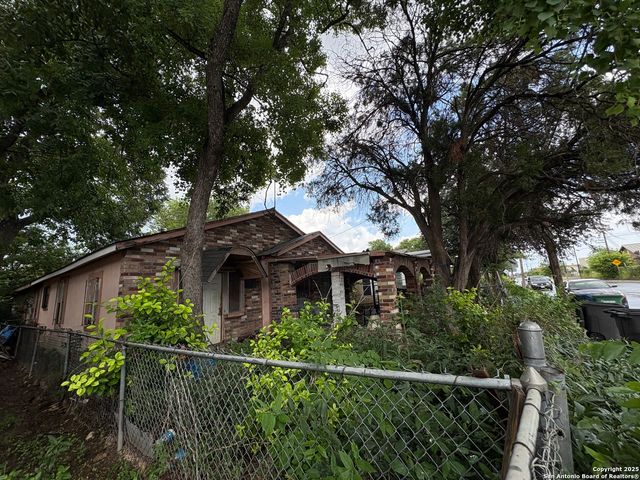 1225 Saltillo, San Antonio, TX 78207