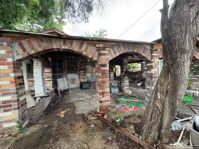 1225 Saltillo, San Antonio, TX 78207