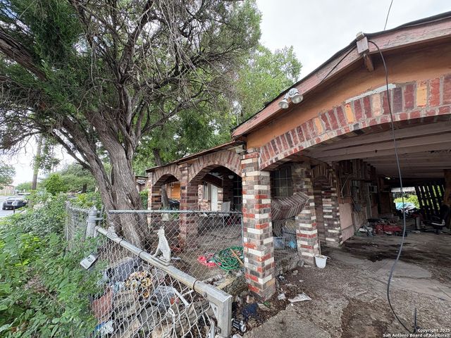 1225 Saltillo, San Antonio, TX 78207