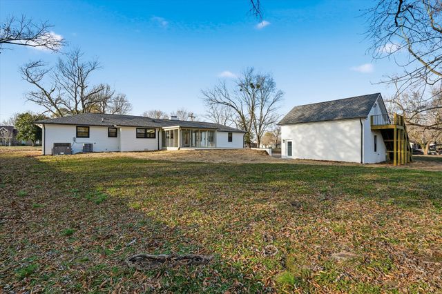 283 Lake Terrace Dr, Hendersonville, TN 37075