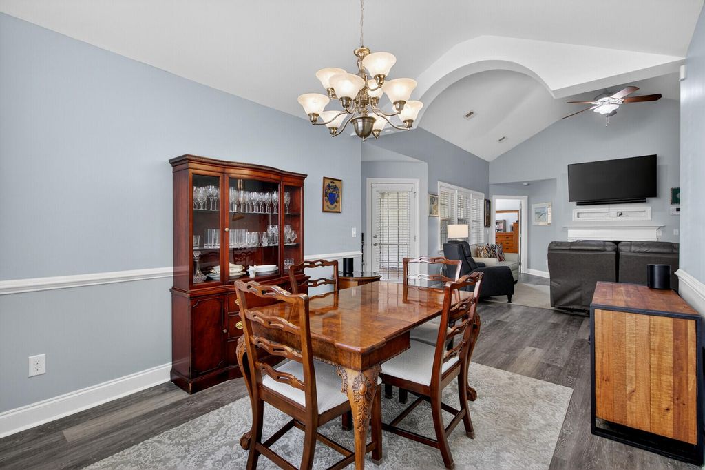 Image 10 of property listing at 102 Torrey Pines Drive, Summerville, SC 29483