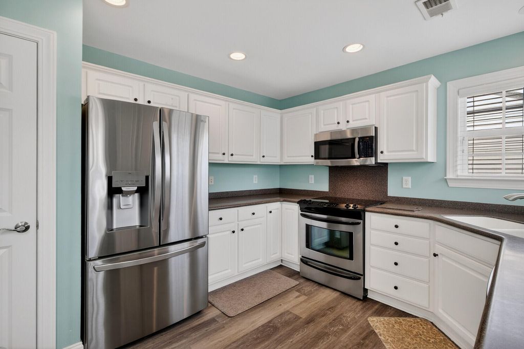 Image 13 of property listing at 102 Torrey Pines Drive, Summerville, SC 29483