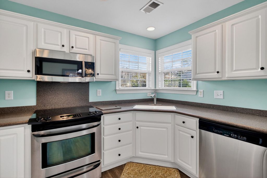 Image 14 of property listing at 102 Torrey Pines Drive, Summerville, SC 29483