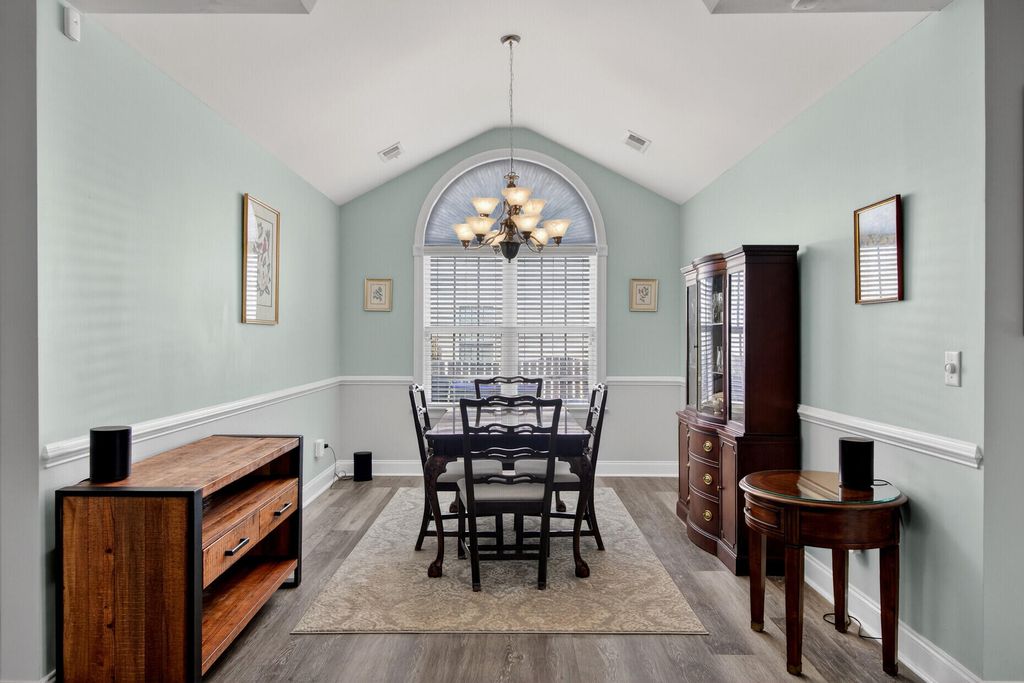 Image 9 of property listing at 102 Torrey Pines Drive, Summerville, SC 29483