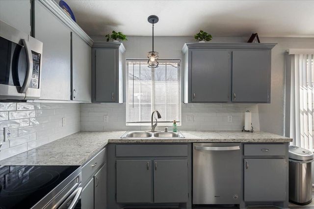 103 SE Churchill Way, Lawton, OK 73501