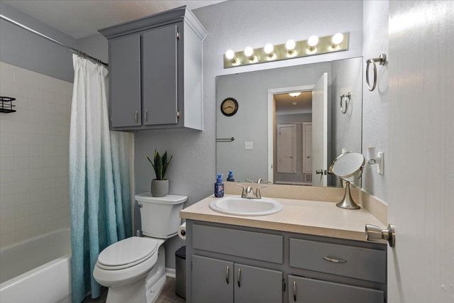 103 SE Churchill Way, Lawton, OK 73501