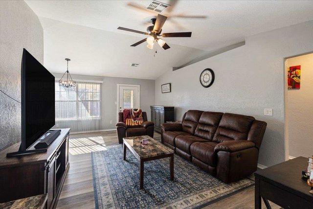 103 SE Churchill Way, Lawton, OK 73501