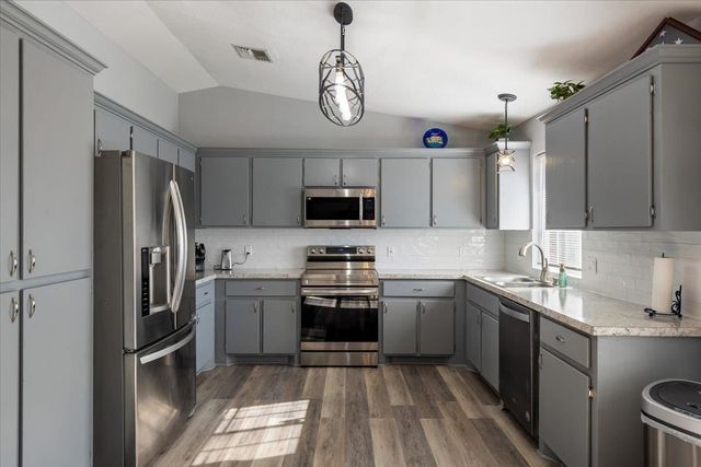 103 SE Churchill Way, Lawton, OK 73501