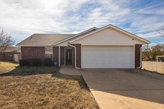 103 SE Churchill Way, Lawton, OK 73501