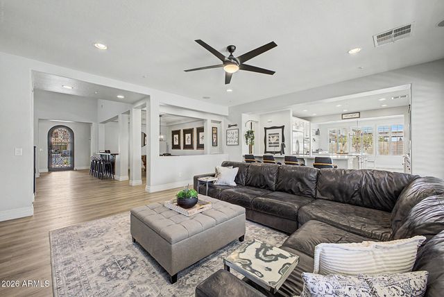 13091 W CHUCKS Avenue, Peoria, AZ 85383