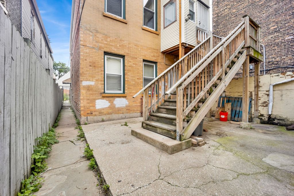 2702 W 24th Place CH2, Chicago, IL 60608