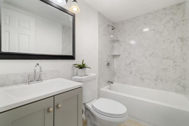 2411 W Fremont St, Stockton, CA 95203