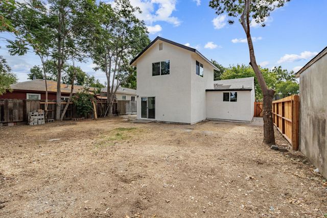 2411 W Fremont St, Stockton, CA 95203