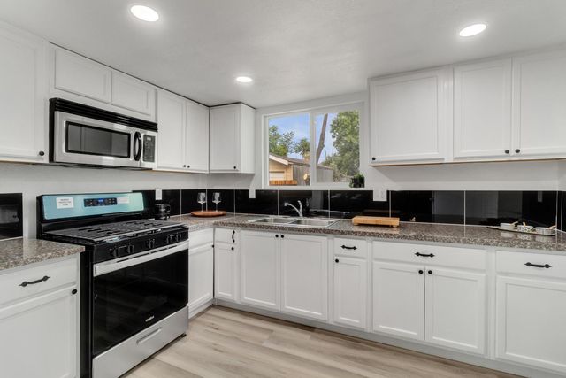 2411 W Fremont St, Stockton, CA 95203