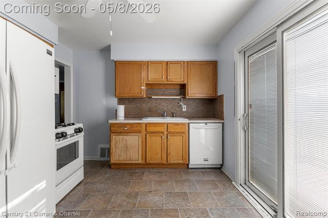 2461 Pingree Avenue, Lincoln Park, MI 48146