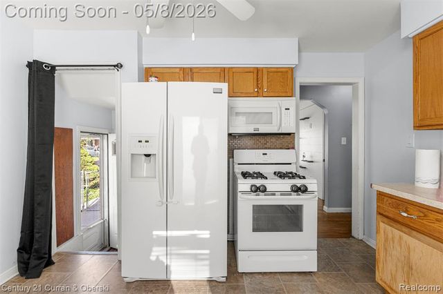 2461 Pingree Avenue, Lincoln Park, MI 48146
