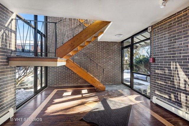 27 S Waiola Avenue 103, La Grange, IL 60525