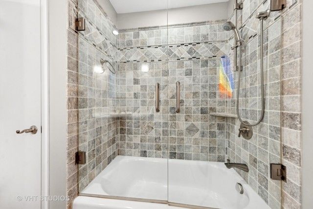 27 S Waiola Avenue 103, La Grange, IL 60525