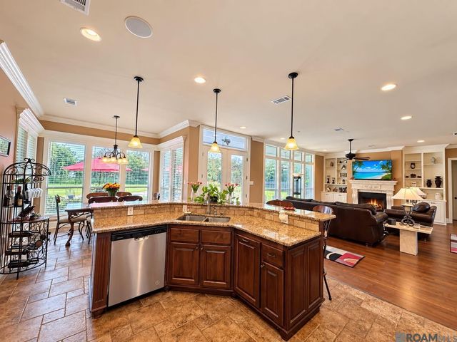 7242 Pirie Dr, Denham Springs, LA 70726