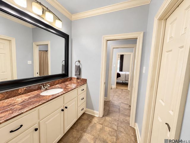 7242 Pirie Dr, Denham Springs, LA 70726