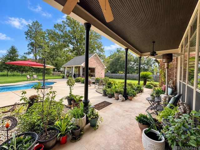 7242 Pirie Dr, Denham Springs, LA 70726
