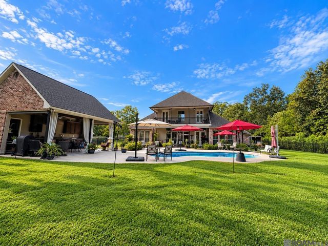 7242 Pirie Dr, Denham Springs, LA 70726