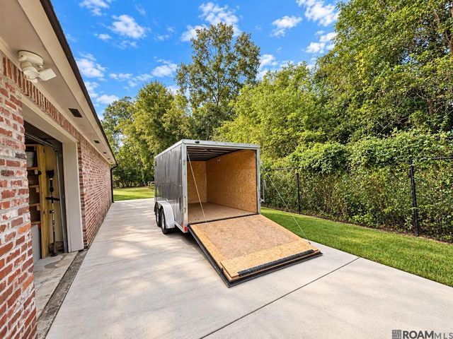 7242 Pirie Dr, Denham Springs, LA 70726