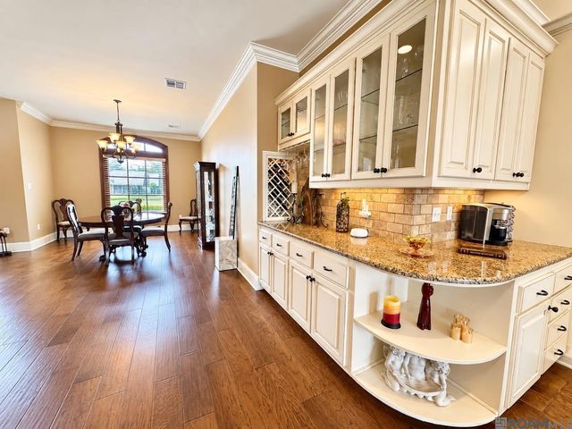 7242 Pirie Dr, Denham Springs, LA 70726