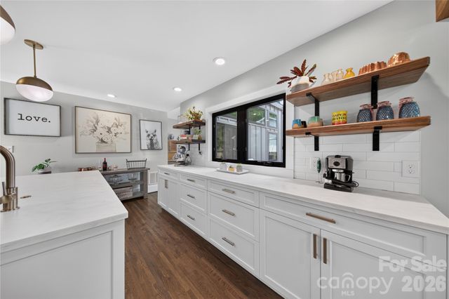 1721 Merry Oaks Road, Charlotte, NC 28205