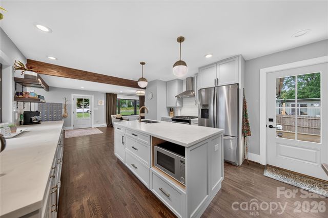 1721 Merry Oaks Road, Charlotte, NC 28205
