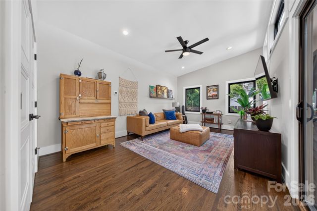 1721 Merry Oaks Road, Charlotte, NC 28205