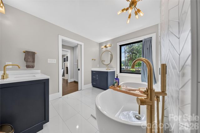 1721 Merry Oaks Road, Charlotte, NC 28205