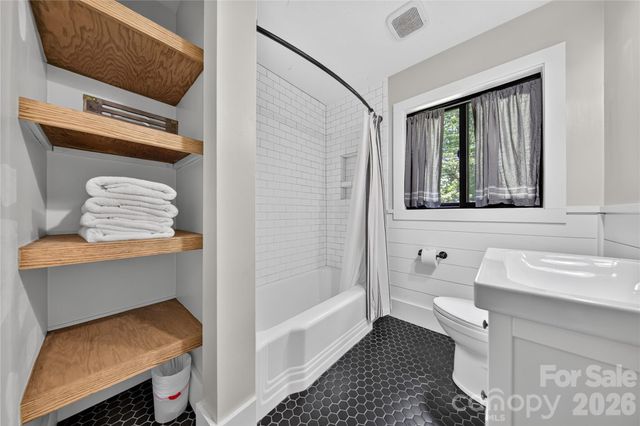 1721 Merry Oaks Road, Charlotte, NC 28205