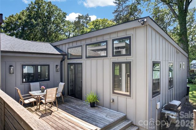 1721 Merry Oaks Road, Charlotte, NC 28205
