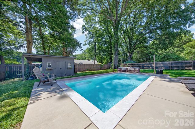1721 Merry Oaks Road, Charlotte, NC 28205