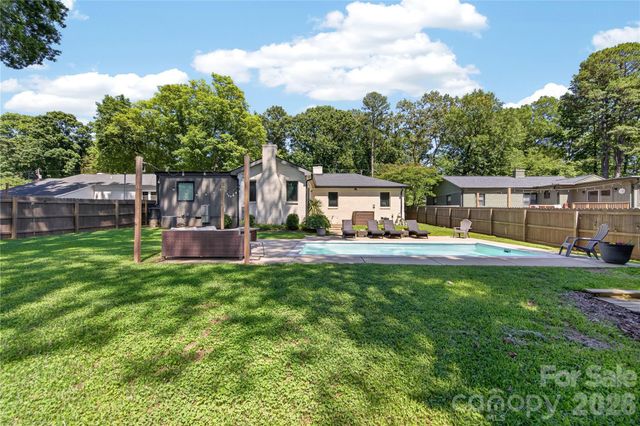 1721 Merry Oaks Road, Charlotte, NC 28205