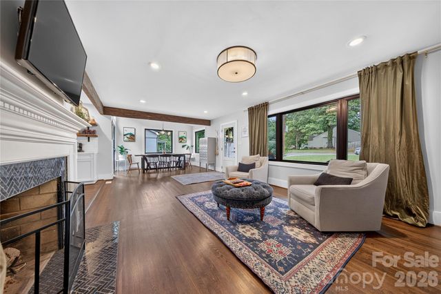 1721 Merry Oaks Road, Charlotte, NC 28205