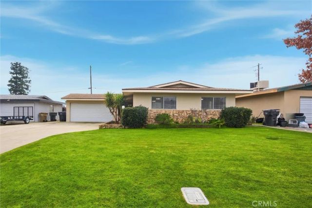 909 Dwina Avenue, Bakersfield, CA 93308