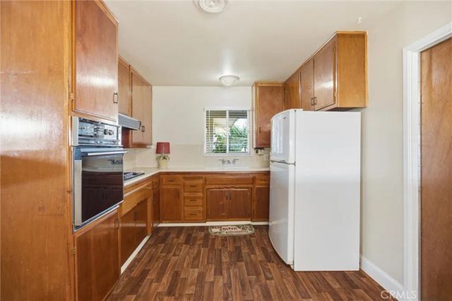 909 Dwina Avenue, Bakersfield, CA 93308