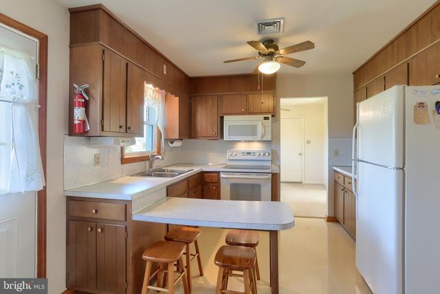 139 LAWN RD, Palmyra, PA 17078