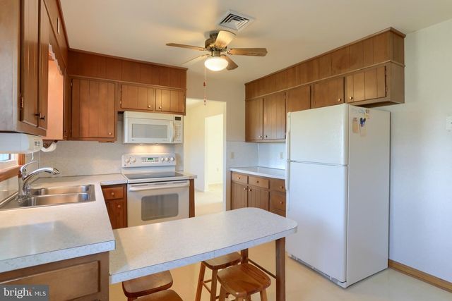 139 LAWN RD, Palmyra, PA 17078