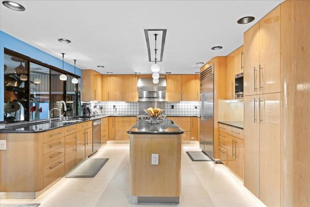 2901 California Ave, Carmichael, CA 95608