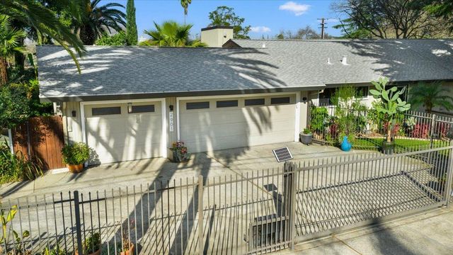 2901 California Ave, Carmichael, CA 95608