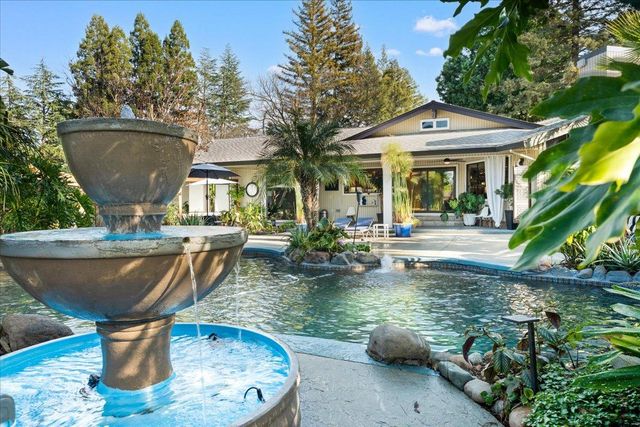 2901 California Ave, Carmichael, CA 95608